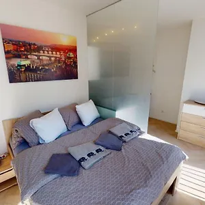Onsite Free Garage Parking, 10min Centre By Bus Praga