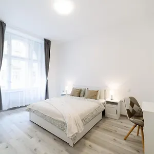  Apartment New Near Dancing House